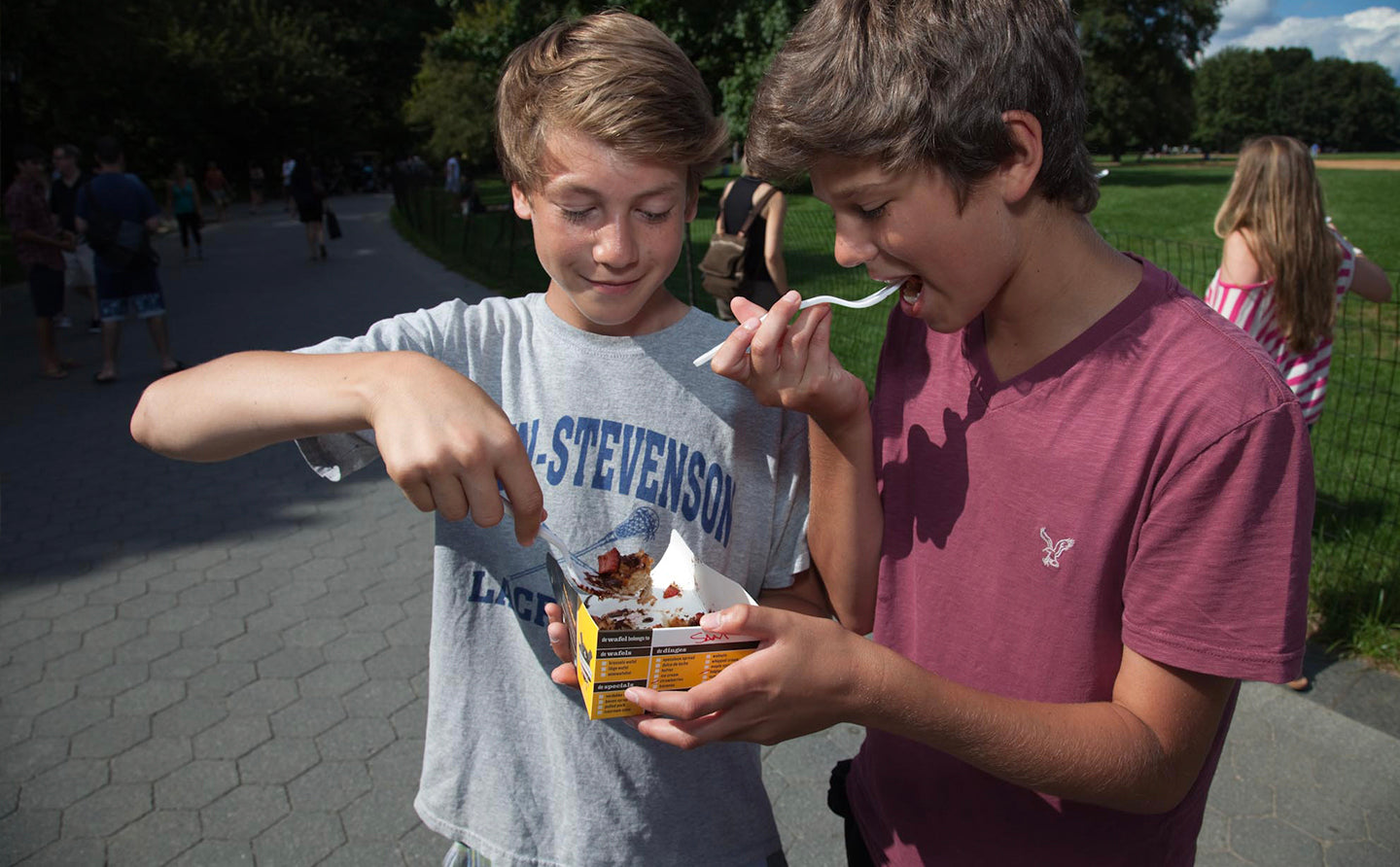 Two kids eating wafels