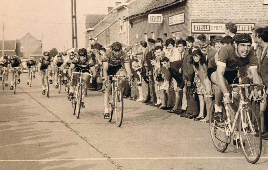 Vintage picture of a  bicycle race